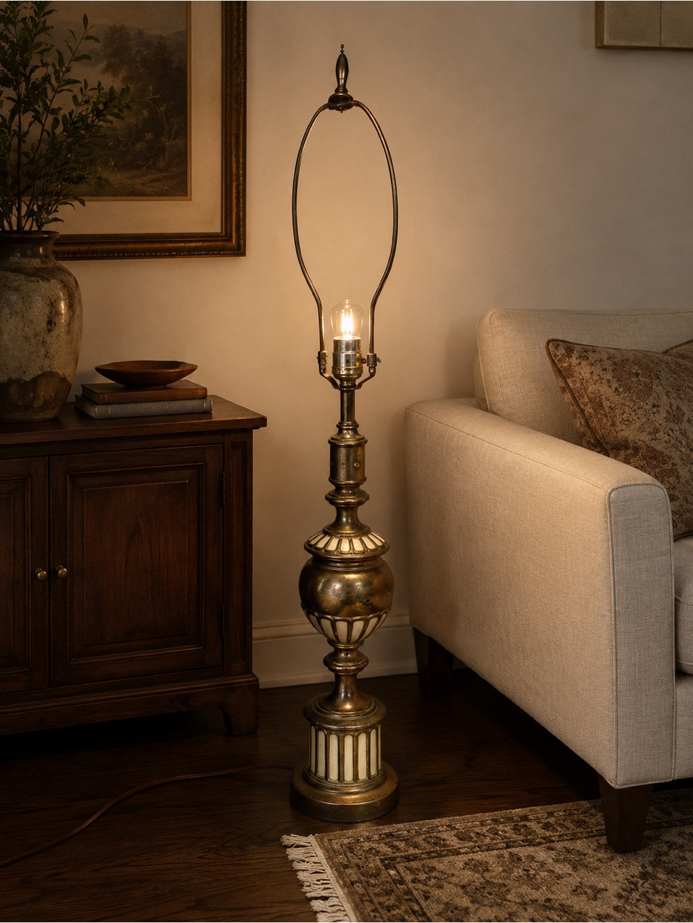Antique-Style Brass Floor Lamp – Gold Finish